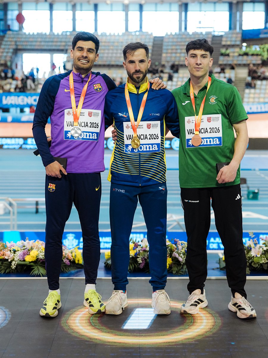 👉 𝗟𝗮 𝗽𝗿𝗶𝗺𝗲𝗿𝗮 𝘃𝗲𝘇 𝗲𝗻 𝗹𝗮 𝗵𝗶𝘀𝘁𝗼𝗿𝗶𝗮 𝗱𝗲𝗹 𝗡𝗮𝗰𝗶𝗼𝗻𝗮𝗹 𝗦𝗧 𝗰𝗼𝗻 𝘁𝗿𝗲𝘀 𝗵𝗼𝗺𝗯𝗿𝗲𝘀 𝗽𝗼𝗿 𝗲𝗻𝗰𝗶𝗺𝗮 𝗱𝗲 𝗹𝗮 𝗯𝗮𝗿𝗿𝗲𝗿𝗮 𝗱𝗲 𝗹𝗼𝘀 𝟴 𝗺

Podio - Longitud 🚹
#CEatletismoST #Valencia2026

🥇 <a href="/Eusebio_Caceres/">Eusebio Cáceres</a> 📏 8.19 m (8º título ST 🔝)