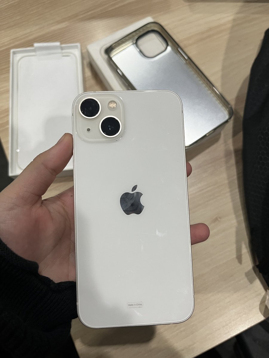 peachhteea's tweet image. gaiss, akuu mau jual iphone 13 white 128gb punya managerkuu. ini ex er4fone yaa. hit me on dm kalau tertarik atau rep ajaa dibawah 

wts iphone 13 

#wts #iphone13