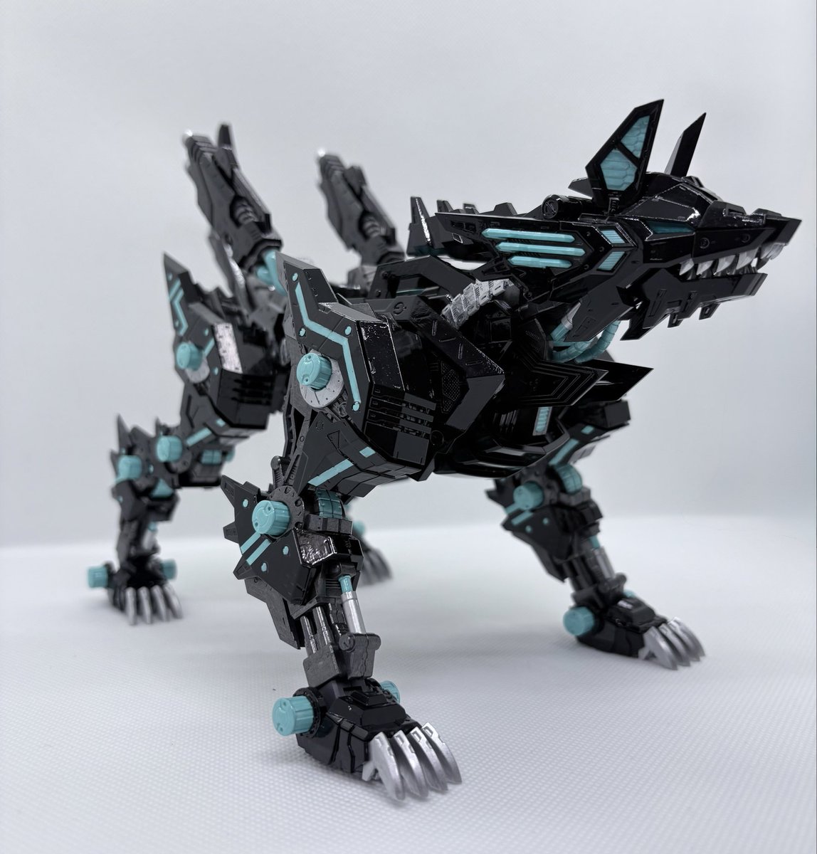 VanD22222's tweet photo. HMMケーニッヒウルフ完成！
PSYCHO-PASSのドミネーターをイメージして、シビュラの犬(狼)を目指しました。
狡噛に乗って欲しい！

#ゾイド
#ZOIDS 
#ケーニッヒウルフ https://t.co/o3yW8J3ZiI