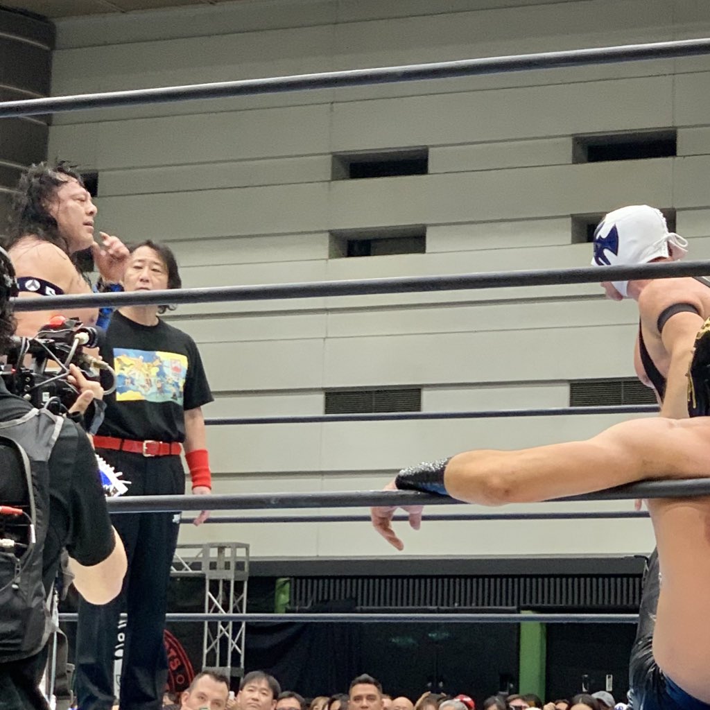 hutoshiii's tweet image. アトランティスパパ
マスク剥ぎの危機に遭うも
場外プランチャで反撃🔥
親分がマスク脱いだのには
彼への敬意が感じられました✨
（2026.2.24 エディオンアリーナ大阪 第2競技場）
#njcmll 
#FantasticaMania2026
#Atlantis 
#UltimoGuerrero