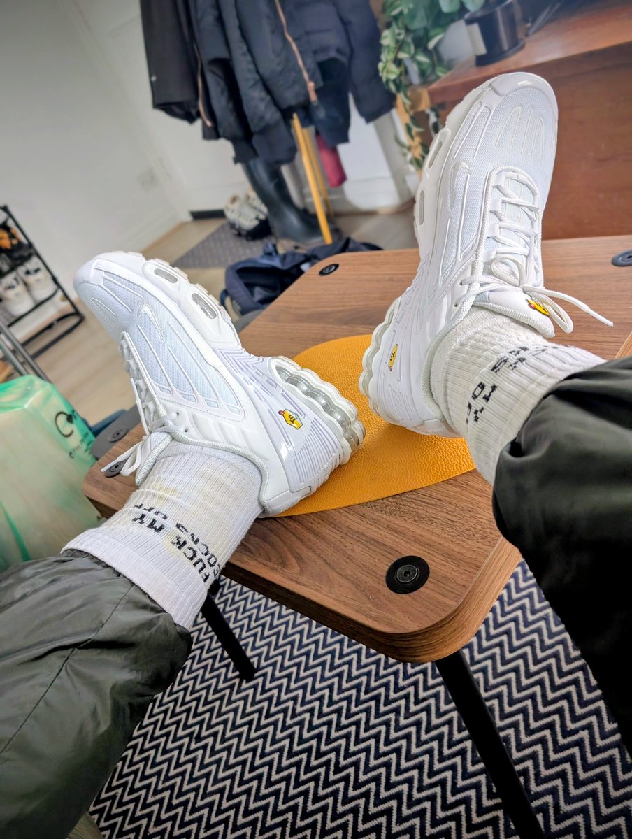 maskdcigar's tweet photo. TN 3 and very dirty socks (yellow stains are exactly what you think 😈) #gaychav https://t.co/iIzzXD2uwh