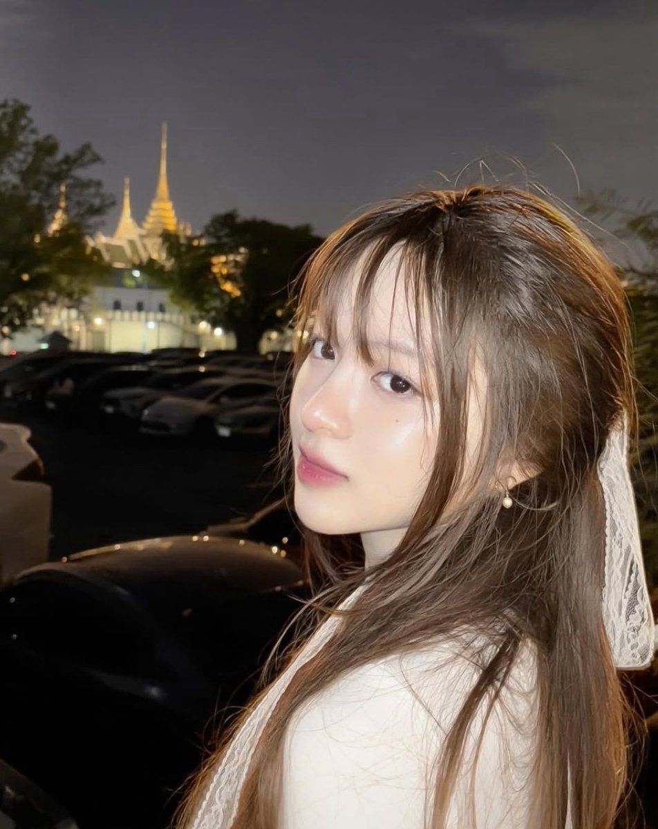 the only girl in TTH yall… she’s so unreal oh my God, i’m looking respectfully