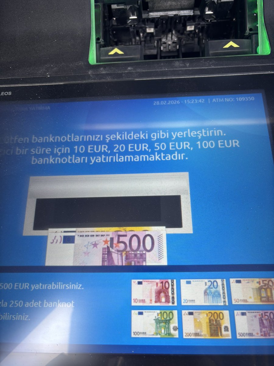 seramelsa's tweet photo. 1 hafta 10 gün önce ATM den yatırmak istedim ama geçici olarak yatırılamıyor uyarısını aldım. Bugün yine yatıramıyorum. Hem içerden belli miktar aşağısını para yatıramayalım hem de kafanıza göre banknot seçin. müşteriyi bezdirip yormaktan başka bir şey yapmıyorsunuz @YapiKredi https://t.co/T1UA2Amn2X