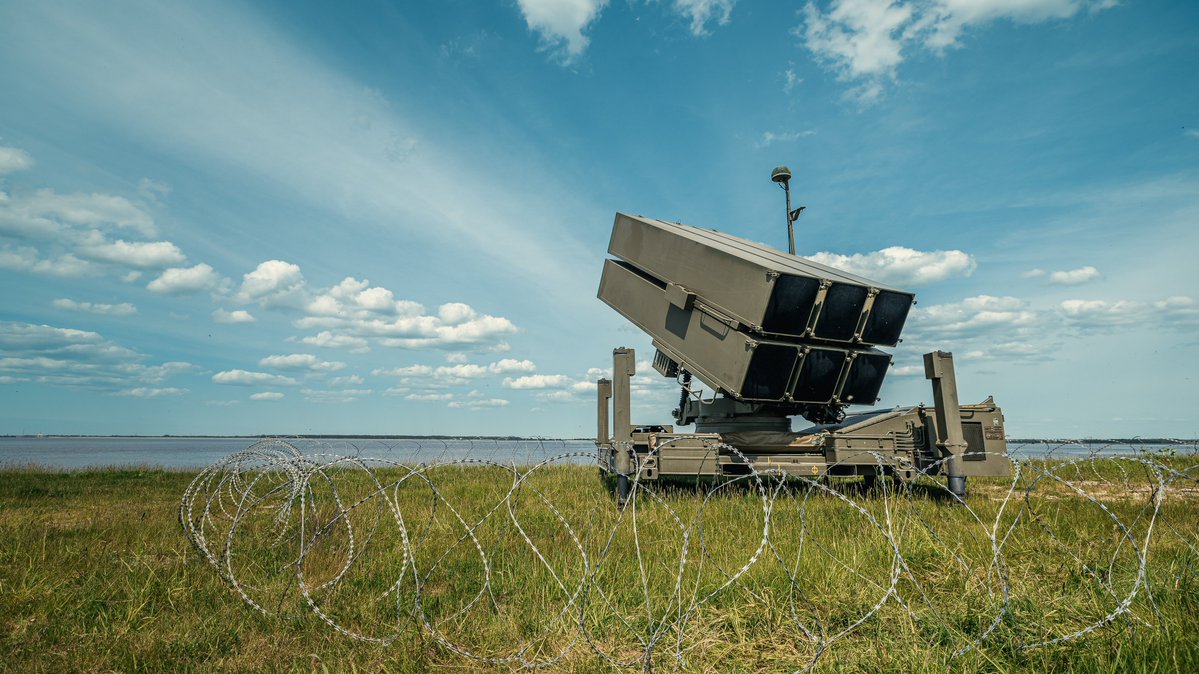 Para pemangku kebijakan Indonesia bisa dibilang lalai dalam menilai urgensi keberadaan SISHANUD multi-layered yang mumpuni bagi negara ini. Tindakan paling bijak saat Indonesia menerima kiriman rudal balistik/rudal jelajah dari negara lain adalah pulang, berdoa bersama keluarga.