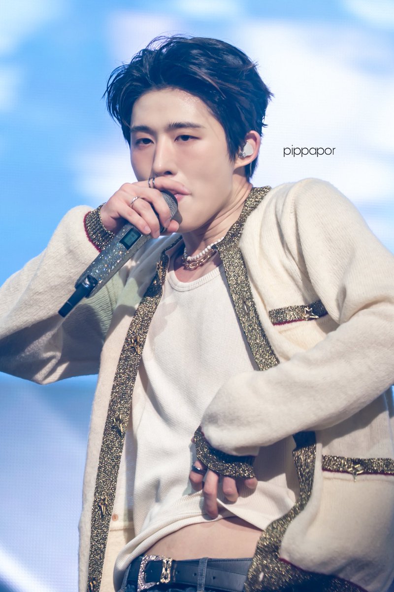 260228 #2026THELASTPARADEENCOREINSEOUL

TTM looking at my outfit

#HANBIN #비아이 #김한빈
