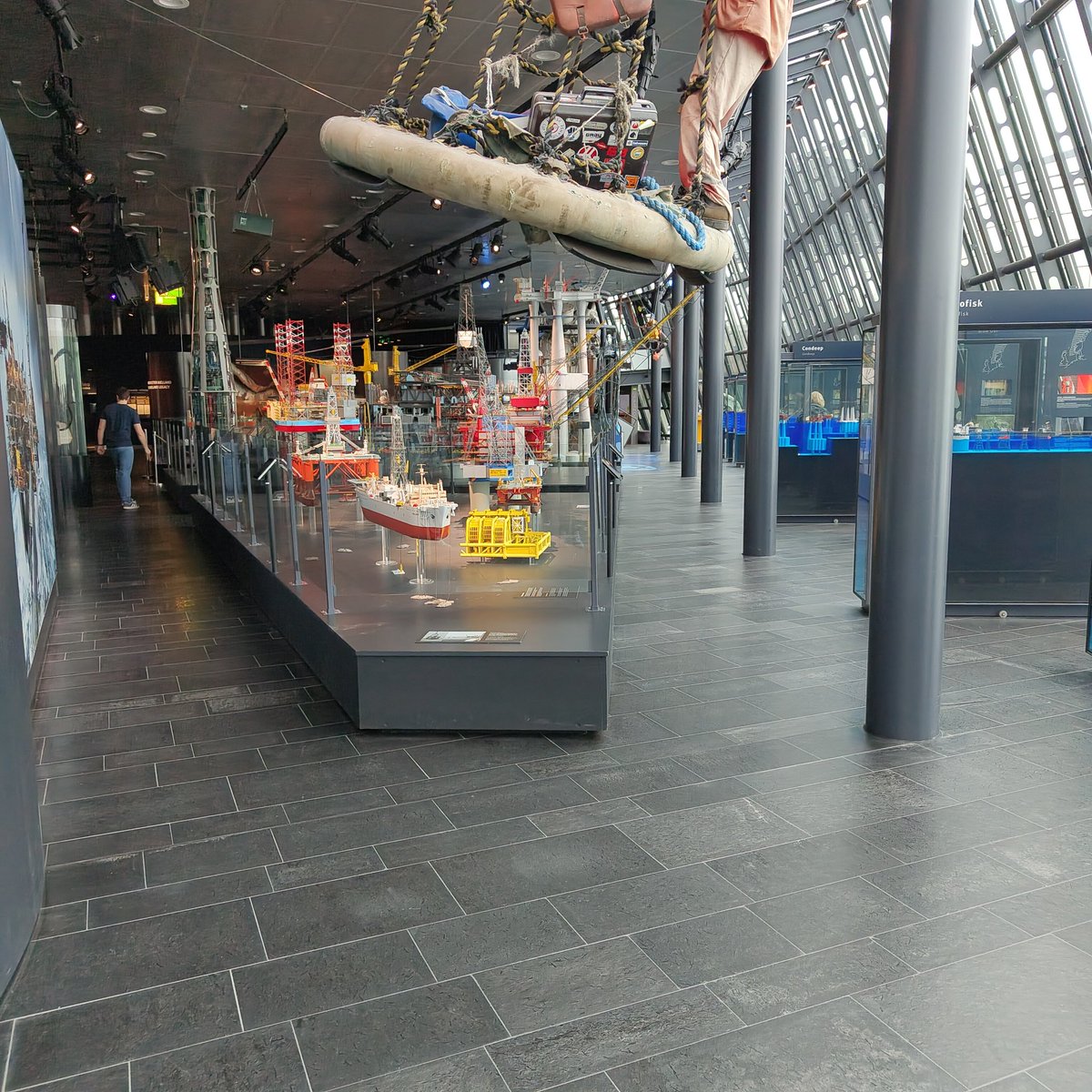 Jester🇳🇴🔜PAWSKE🇳🇴, Furway🇧🇻, EF🇩🇪 tweet media