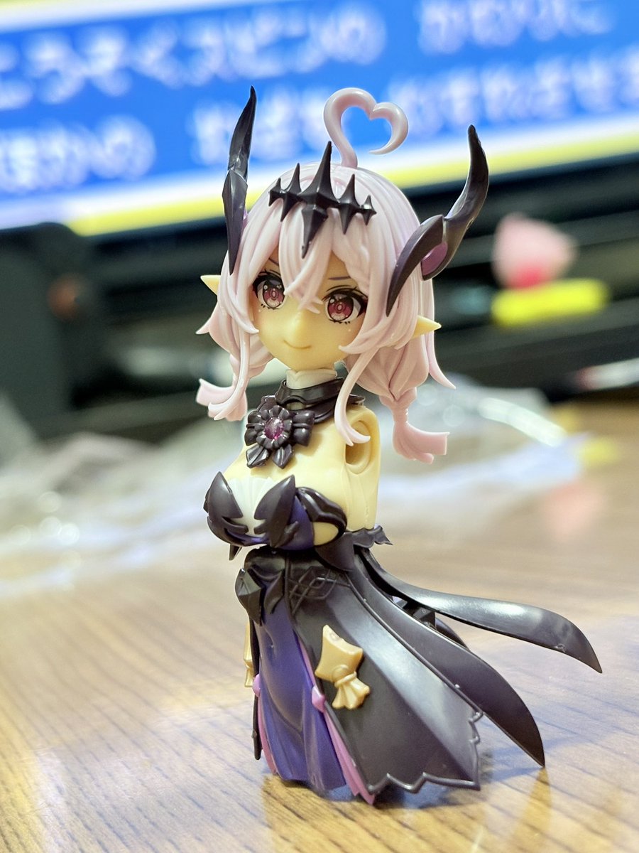 ギィ素組みで上半身だけつくった

すごい密度だ…
艶消しと部分塗装くらいはやりてえな…

しかしすごいパーツ数だ…ランナーZまであって笑う…