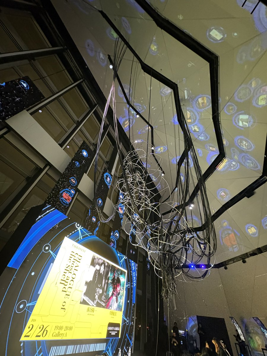 Elsa6151's tweet photo. 攻殻機動隊展
シリーズ全部見たことあるわけじゃないけどなかなか楽しめた
落合陽一と草野絵美のトークセッション、現代的なAI云々はともかく、攻殻機動隊そのものへの印象が自分と真逆でちょっと面白かった。攻殻機動隊の本質は、人間って結局変わらないよねみたいな内容のくだりとか
#笑い男になる鏡 https://t.co/eInrrqQgfG