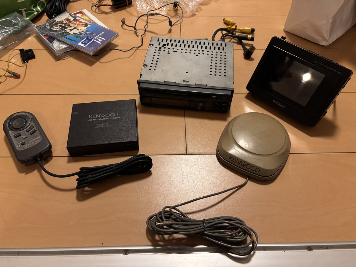 最先端ナビのセット届いた！不動！助けて！