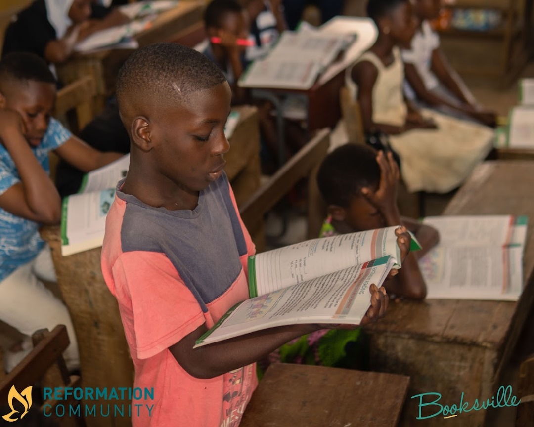 reformationgh's tweet image. Throwing it back to beautiful moments with the amazing children and families of @booksvilleghana

The smiles, curiosity, and excitement are the moments that remind us why we do what we do.
@_conduaba

#Booksvilleghana #FutureLeaders #ReformationCommunity