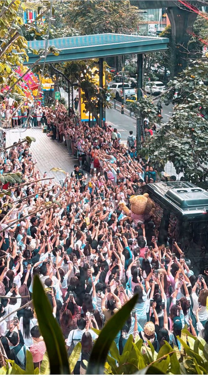 ศลปไม่จำเป็นต้องจำชื่อแฟนคลับก็ได้
เดียวแฟนคลับจำชื่อศลปเอง🥰ไม่ต้อง
รู้จักมัมไม่ต้องจำว่าคนนี้ใครขอแค่เนยยืนตรงนี้ให้มัมได้ชมความสวยและเป็นรอยยิ้มให้มัมแด๊ดทุกคนก็พอแร้ว
#butterbear #ด้อมน้องเนย