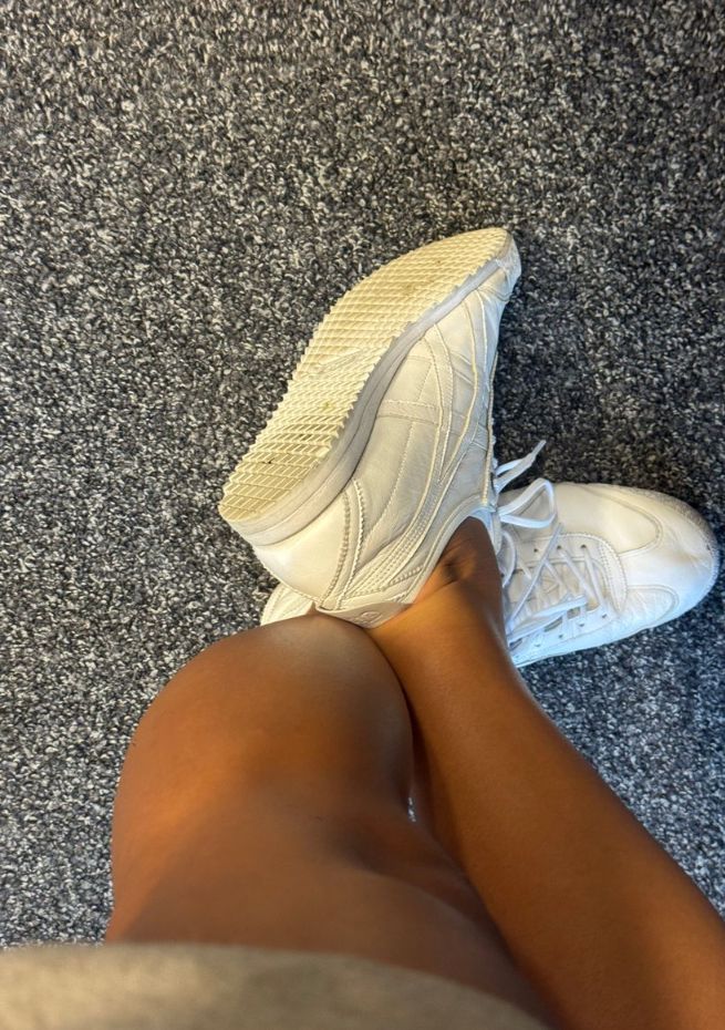 Meangoddessann's tweet photo. @MeanGoddessAnni You’re more attracted to my gym shoes than to your wife, how sad. https://t.co/RIj30veF3u