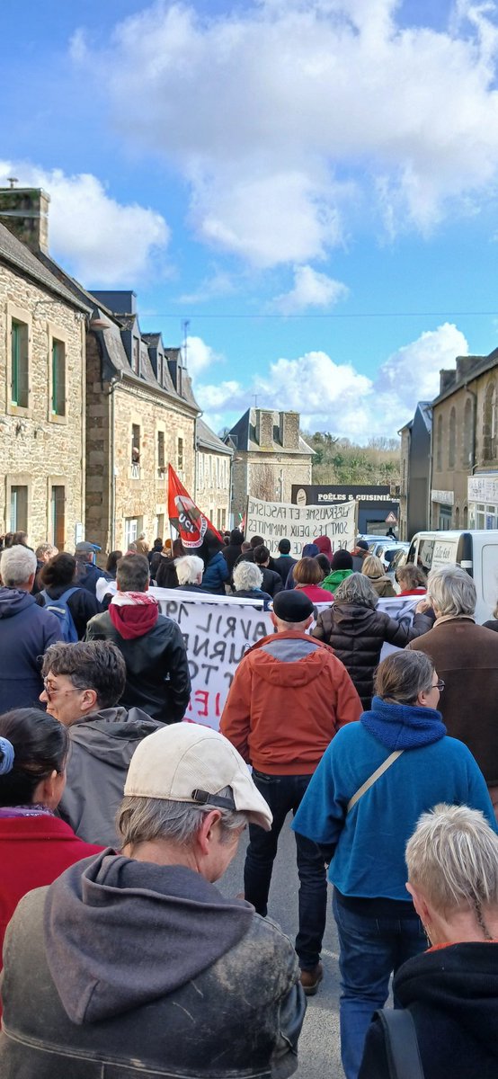 BenoitLeCam's tweet photo. Manifestation anti-fascisme cet après-midi en Bretagne à #Callac Côtes-d'Armor. 👏👏👏👍
#Antifa #BZH https://t.co/qAnAMtB3HX