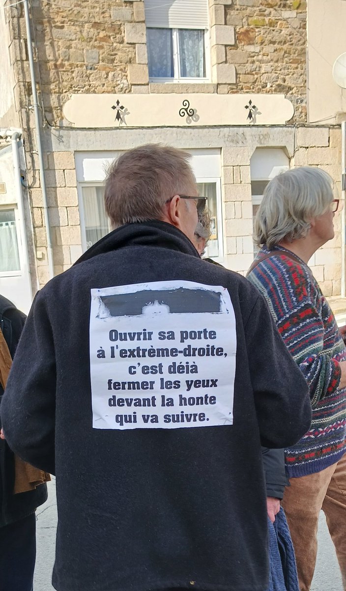 BenoitLeCam's tweet photo. Manifestation anti-fascisme cet après-midi en Bretagne à #Callac Côtes-d'Armor. 👏👏👏👍
#Antifa #BZH https://t.co/qAnAMtB3HX