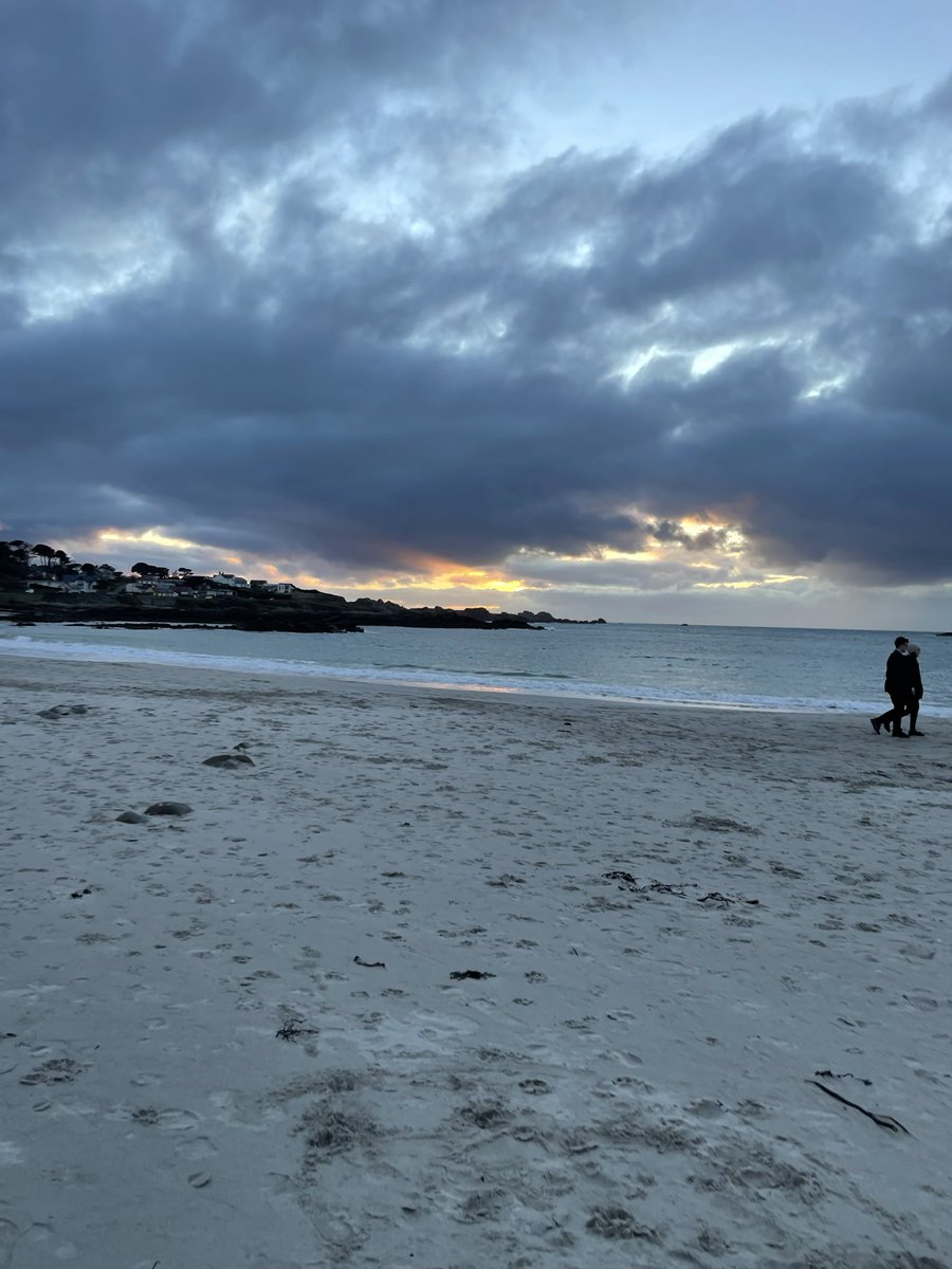 BaZedy22's tweet photo. Solo date. https://t.co/MjmNOsml2N
