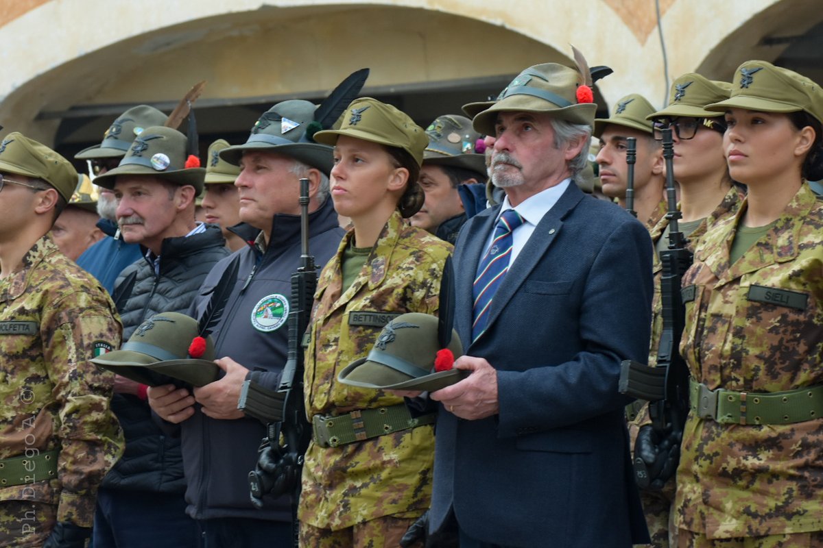 ana_web's tweet photo. Bassano del Grappa: consegnato il cappello alpino a 153 Volontari in Ferma Iniziale🔗https://t.co/nyqVG26fDB via @lalpino.net #truppealpine #esercito #vfi #alpini #associazionenazionalealpini #bassanodelgrappa #cappelloalpino @Esercito https://t.co/qMNBCtKTB0