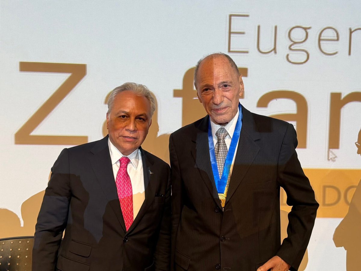 Manuel Vidaurri Aréchiga y Eugenio Raúl Zaffaroni, Miembros Correspondientes de la Academia Mexicana de Ciencias Penales en Guanajuato y Argentina, en el marco de la entrega del doctorado honoris causa al Profesor Zaffaroni en Panamá: