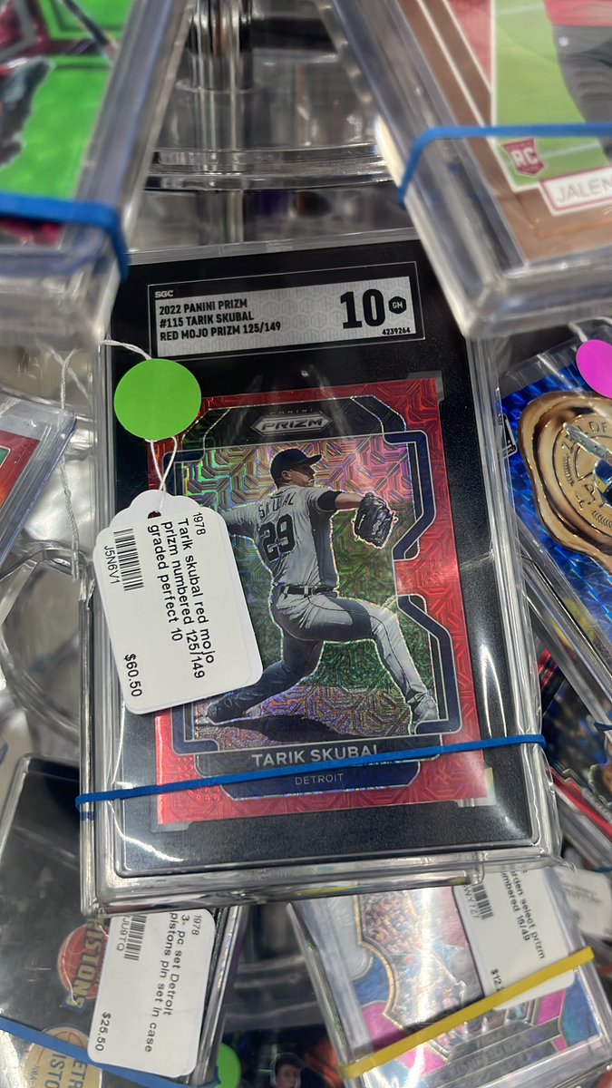 HandMeDownCards's tweet photo. @CardPurchaser 

Found at an Antique Shop in Swartz Creek, MI

Buddy, you’re coming home with me https://t.co/qK9gvn10to