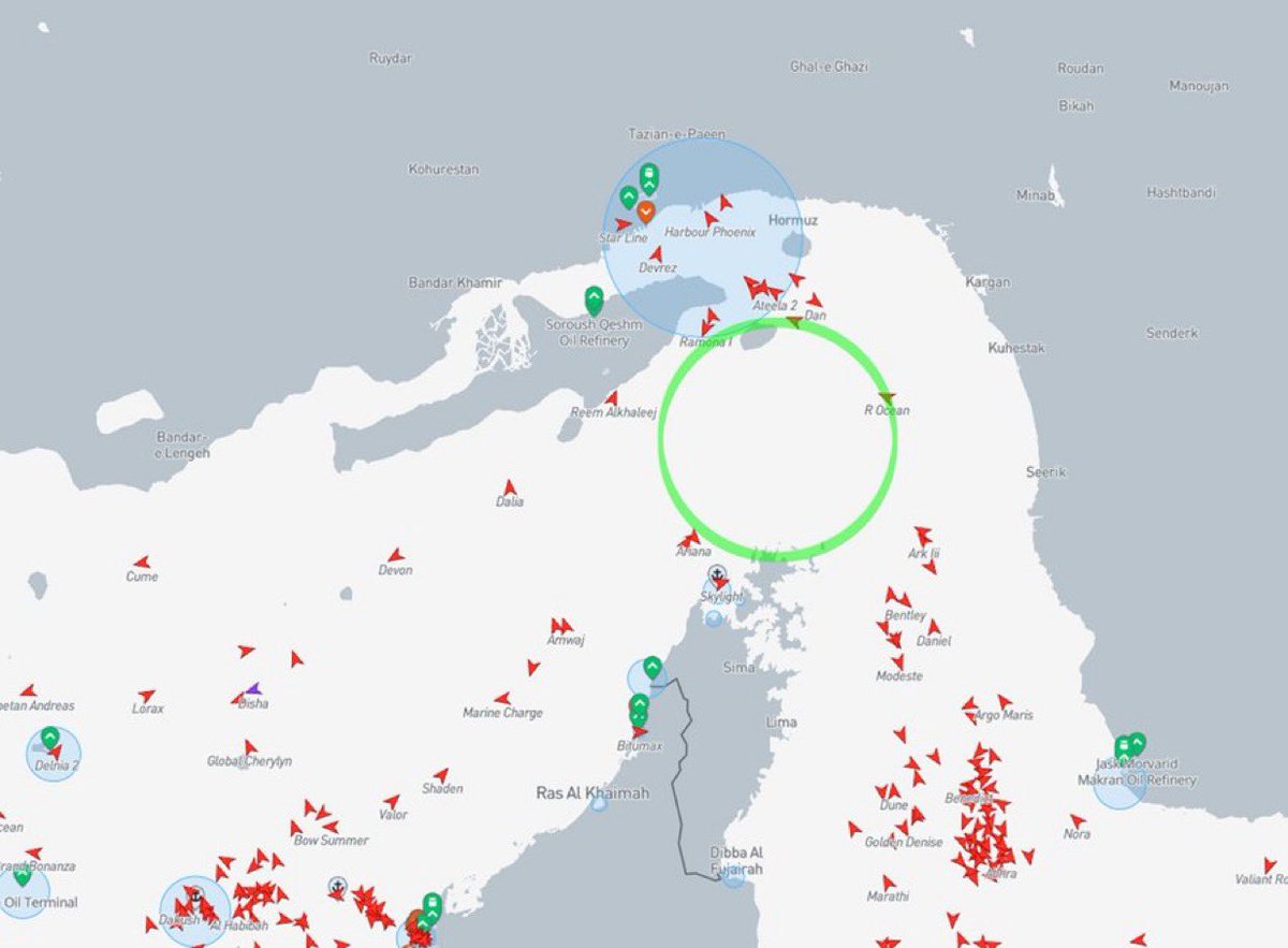 توقف شبه كامل لعبور ناقلات النفط والغاز المسال في مضيق هرمز بعد إشعار منسوب للحرس الثوري الإيراني