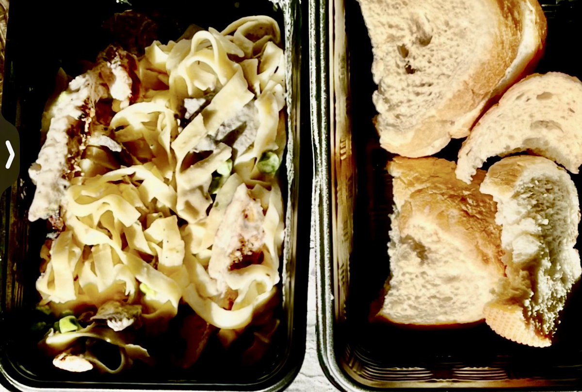 sonnylee2's tweet image. Leftovers for lunch with a glass of Sangria 🍷😋
#lunch #leftovers #bekind