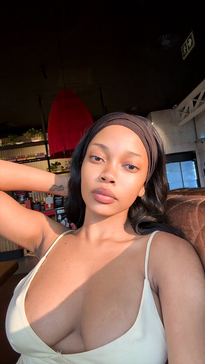 hey my eyes are up here 😍