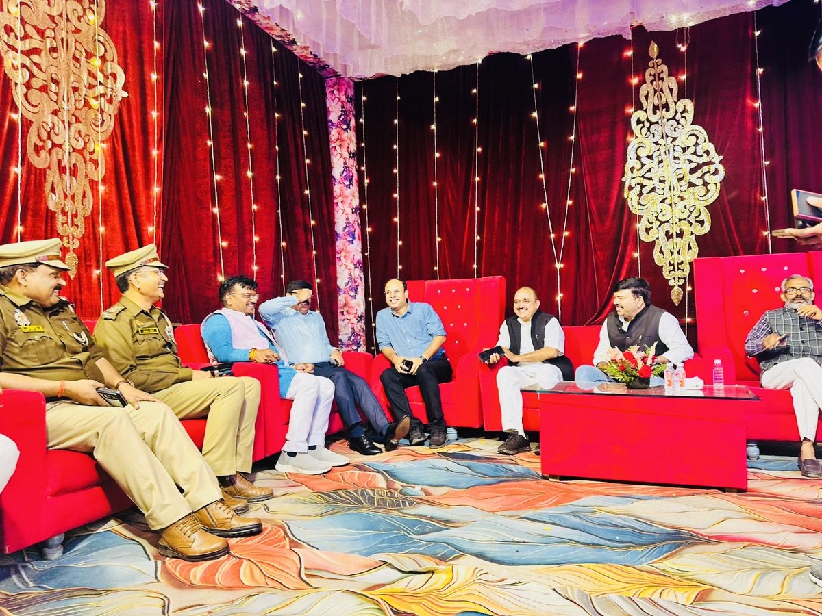 💢मिल्कीपुर विधायक चन्द्रभानु पासवान जी के प्रतिनिधि सुनील पासवान जी के प्रीतिभोज कार्यक्रम में सम्मिलित होकर शुभकामनाएँ प्रेषित की l 🌹🙏