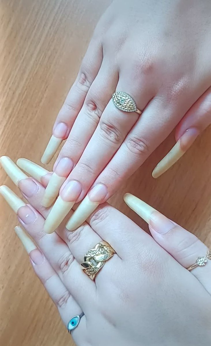 ايش فائده الاضافر الطويله 🌚🌚