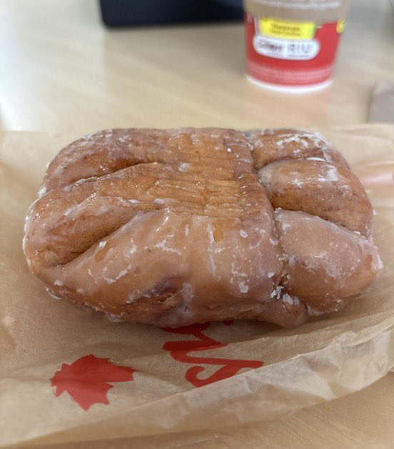 wealthmoose's tweet image. In Canada 🇨🇦 you can roll up to the drive-thru with a ripped coffee cup and say, “apple fritter please”…

…and there’s a very real chance they’ll just hand you one. 😂🍩

#Canada #TimHortons