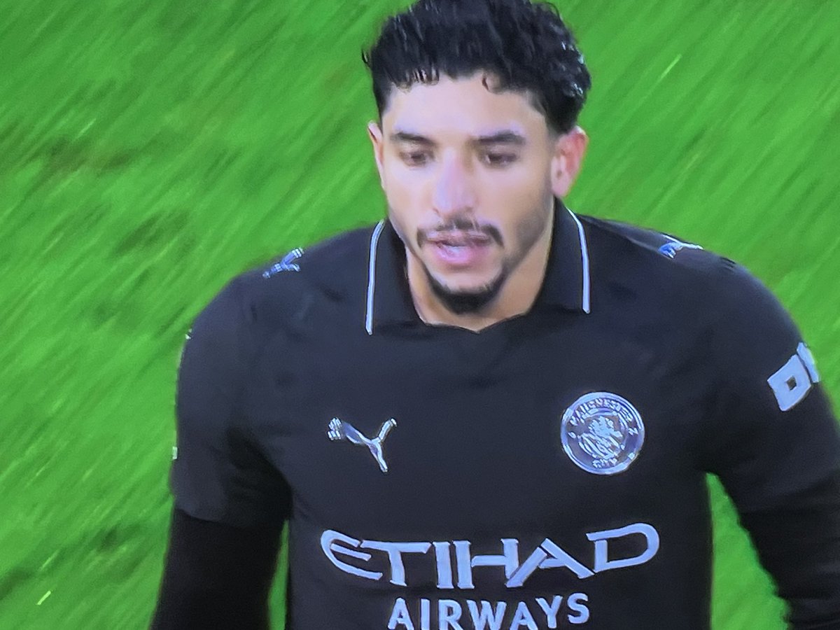 ecaizero's tweet photo. Respeto a culturas y religiones en la @premierleague El partido entre @lee y @ManCity se detuvo un minuto en honor al la Semana Santa del Ramadán! Algunos jugadores del City practican esta religión. Por eso es la más liga más grande del planeta!! https://t.co/cYzk8amAfp