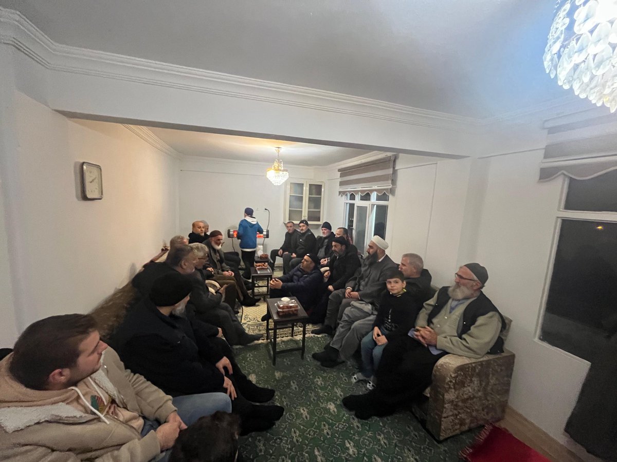 İlçe Başkanımız <a href="/MusaGozutoksp/">MUSA GÖZÜTOK</a> ve Yönetim Kurulu Üyelerimiz Teravih Namazını Çamlı Mahalle Camii’nde kıldılar.
Namaz sonrası mahalle sakinleriyle bir araya gelerek hasbihal ettiler.
Birlik ve beraberliğimiz daim olsun. 🌙🤲