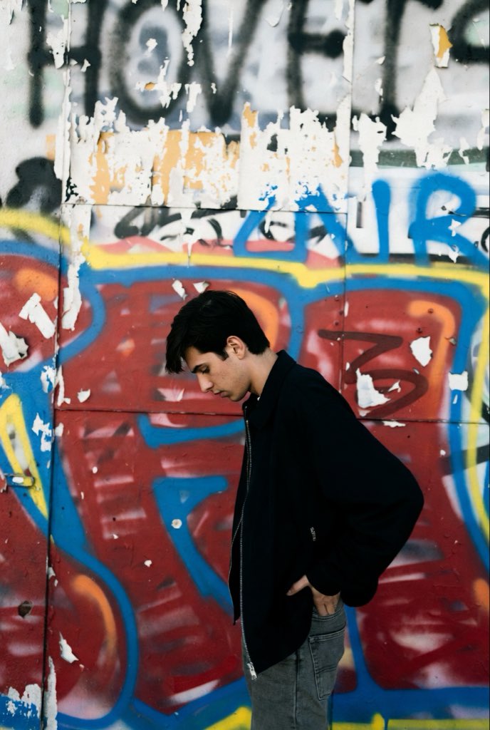 Social media made everyone look rich 🤑 Now people feel broke at 25 🥹😔

Comparison is the new depression 🥹🥹

Do you think social media ruined peace of mind or not?