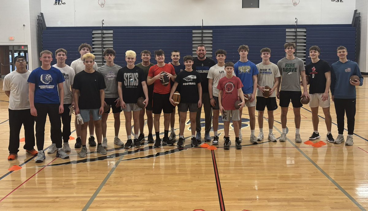 BenjiKamrath's tweet photo. Loved working with this great group of QBs and WRs today. It is awesome to see the WI Quarterback Academy continue to grow. I also love seeing the progress from guys who are consistently showing up and putting the work in! https://t.co/RGo7s9u8EB