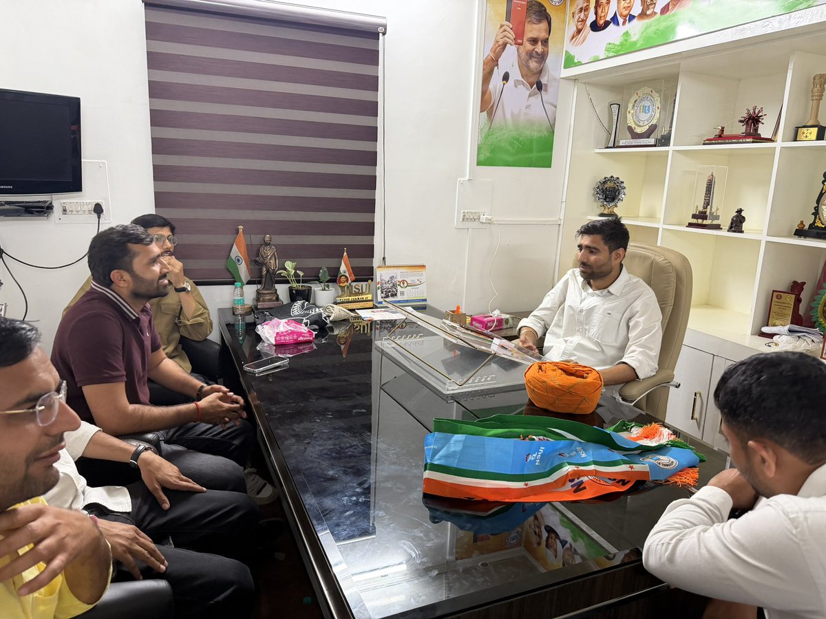 Barmer_Girdhari's tweet photo. आज @nsui (नेशनल स्टूडेंट्स यूनियन ऑफ इंडिया) के नवनियुक्त राष्ट्रीय अध्यक्ष भाई @VinodJakharIN जी से राष्ट्रीय कार्यालय में मुलाक़ात कर बधाई एवं शुभकामनाएँ दी।

आपके नेतृत्व में संगठन नई ऊँचाइयों को छुए, यही कामना है। https://t.co/odvh8z7ew9