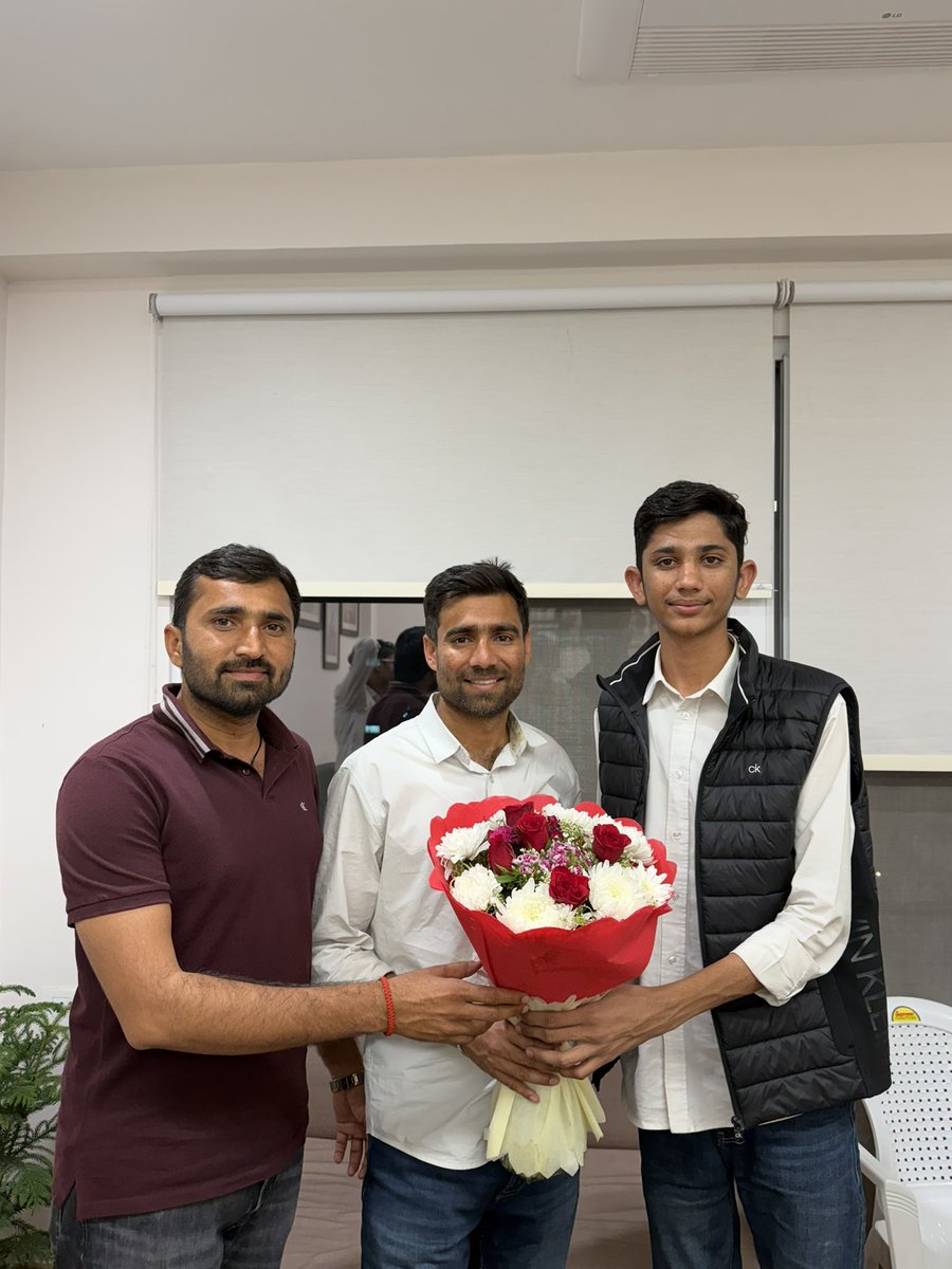 Barmer_Girdhari's tweet photo. आज @nsui (नेशनल स्टूडेंट्स यूनियन ऑफ इंडिया) के नवनियुक्त राष्ट्रीय अध्यक्ष भाई @VinodJakharIN जी से राष्ट्रीय कार्यालय में मुलाक़ात कर बधाई एवं शुभकामनाएँ दी।

आपके नेतृत्व में संगठन नई ऊँचाइयों को छुए, यही कामना है। https://t.co/odvh8z7ew9