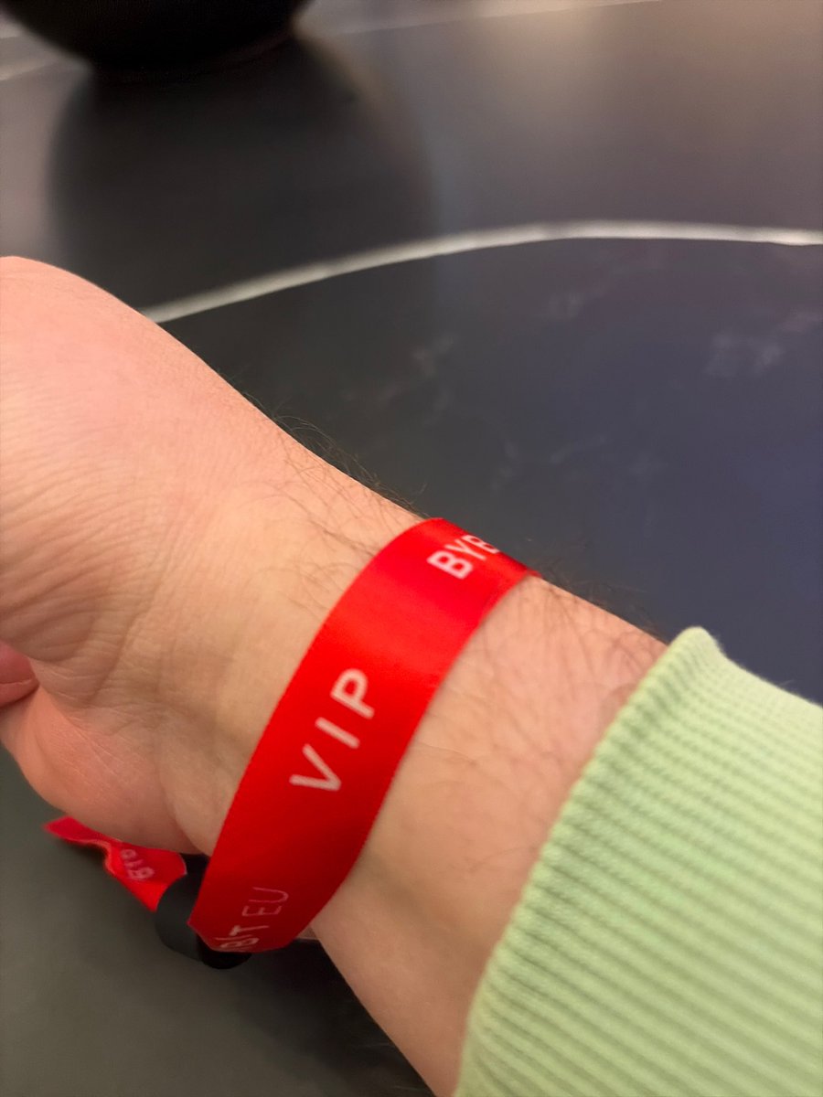 Acosti just registered! The party started! Meow 😼