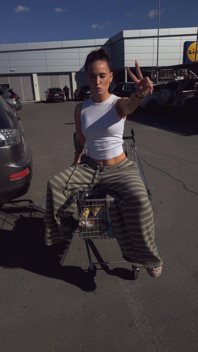 Julia Römmelt tweet media