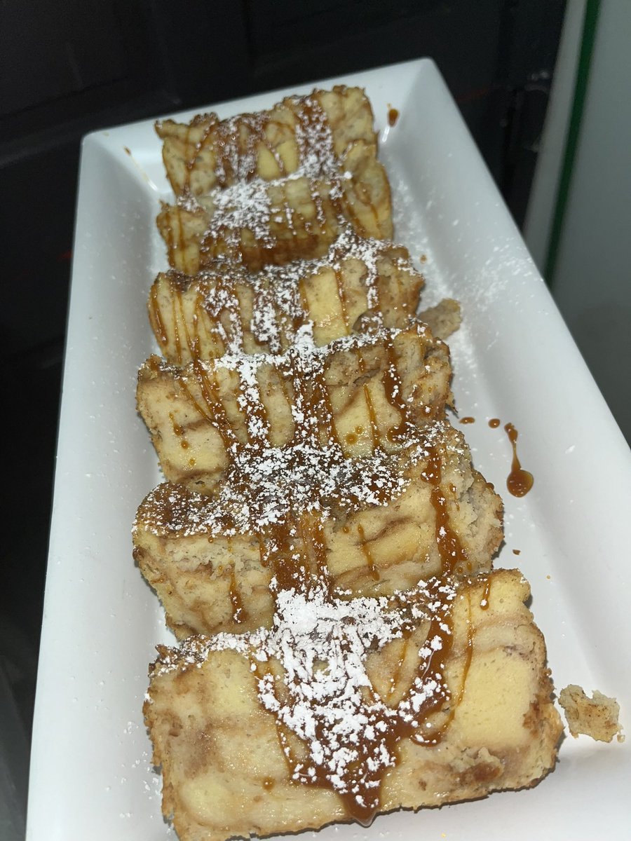 auntietrixitang's tweet photo. Are you a fan of Bread Pudding ? 
No ? Try mines 😏
French Toast Bread Pudding with Caramel drizzle and powdered sugar 😝😋
#BreadPudding #Caramel https://t.co/GQWhLOr4B3