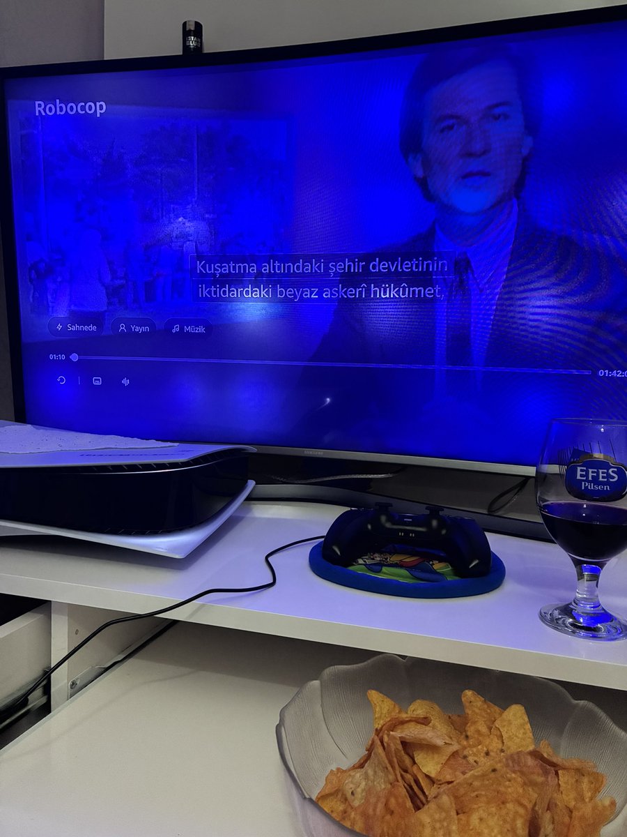 Tuonela68's tweet image. #Nowwatching: Robocop (1987) 

Doğum günümü bu şekilde tek başıma kutluyorum. (Yine)