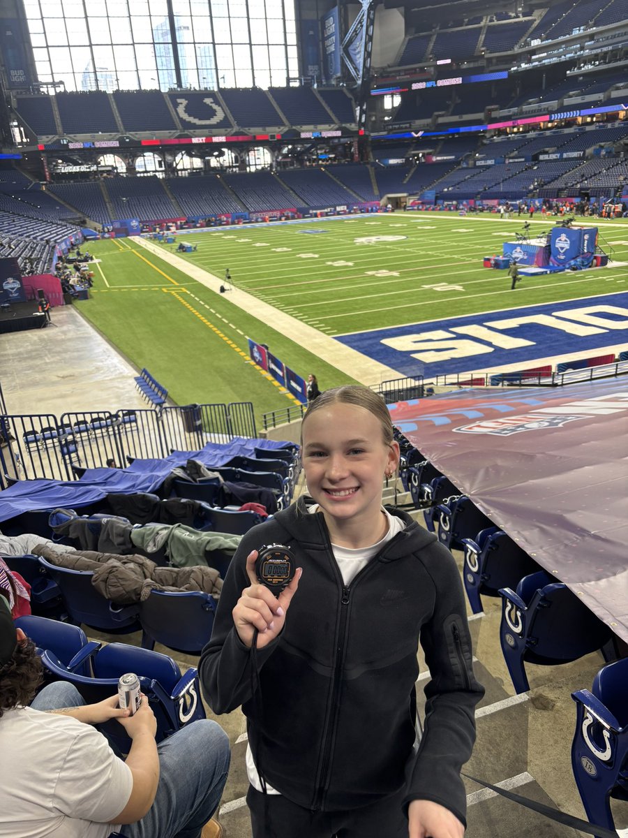 chcallery's tweet photo. @NFLGameDay Lucy started early and she is still going strong https://t.co/rvydauqBHL