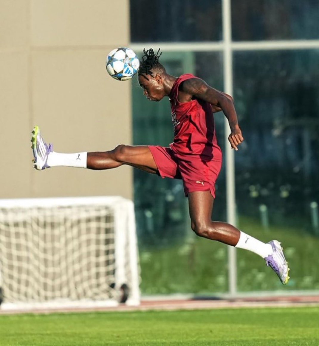 Mayına basıp ayağı kopmadığı sürece sahada olması lazım!!!!

 #GSvALN