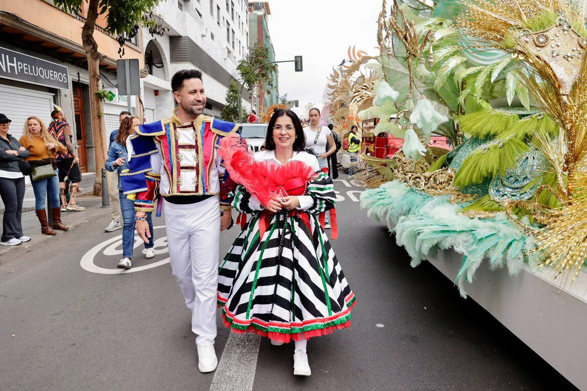 lpacarnaval's tweet photo. Ritmo, color y mucha fiesta en la Gran Cabalgata de «Las Vegas»

📸 Leticia Oliva

#cabalgataLPGC https://t.co/Clf4R8qMA2
