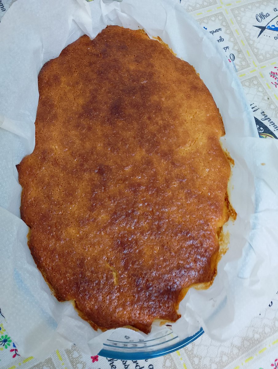 Mi primer bizcocho. Rebueno me falta un molde en condiciones. Soy el maestro cocinas :) ahora toca hacer la cena #cocinar