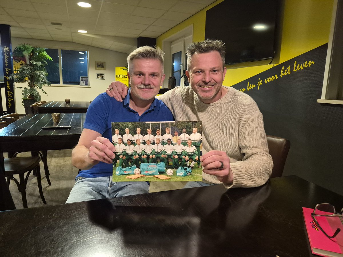 SanderLustgraaf's tweet photo. Na 35 jaar weer mijn oude voetbalvriend en teamgenoot Jan de Wit gezien!!  In de jaren 90 speelde we bij VVOG -Hardewijk A1,  landelijke jeugdcompetitie! Super leuke tijd. Mooie hereniging. https://t.co/yOsFcXbMEj