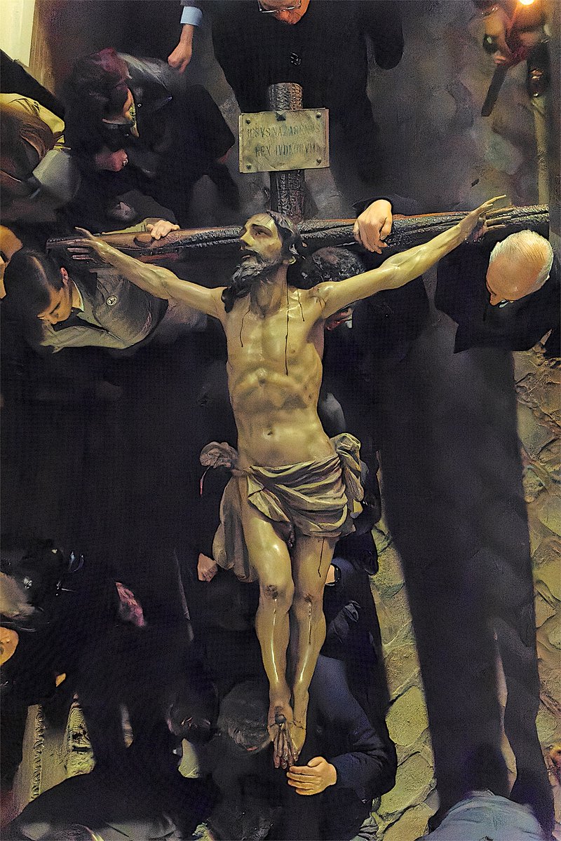 DrPerezBernal's tweet photo. En el #Vía+Crucis con la imagen del Santísimo #Cristo de las #Misericordias, un relevo lo hicieron 10 personas con #trasplantes de #corazón, #pulmón, #hígado, #riñon, #donantes en vida y familiar de donante. Gran gesto de la @hdaddesantacruz. @susanaherrerama #TDSCofrace #ASacro https://t.co/z9B6SA3sMD