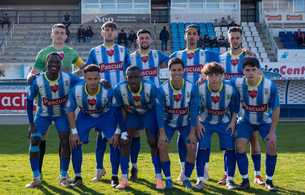 Diegoamartin13's tweet photo. 🟠 FÚTBOL 

⚽ FINAL... de la 2️⃣4️⃣' jornada en el Grupo 8️⃣ de 3️⃣' @rfef (@FCyLF) en el Estadio Juan Carlos Higuero

⚪🔵 @ArandinaCF 2️⃣ (Barroso y Sandro)
🟡⚫ @diocesavila 0️⃣

📊 Resultados 2️⃣4️⃣' jr. Gr. 8️⃣ 3️⃣' @rfef (@FCyLF): https://t.co/kZelSnaOiS

🎦 https://t.co/QxLvd9klfJ https://t.co/B9zqHGpX4X