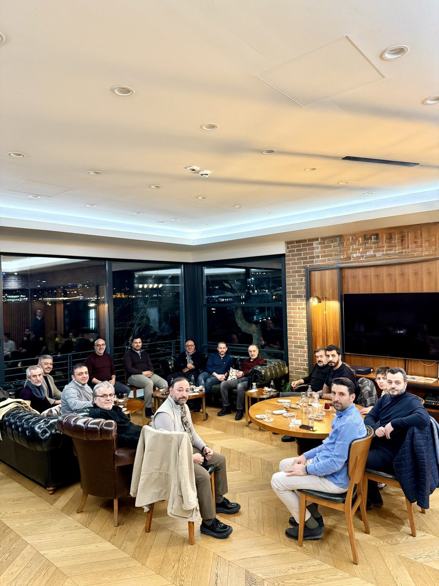 ahmetkaan79's tweet photo. Önder İmam Hatipliler Derneği’nde uzun yıllar birlikte hizmet ettiğimiz kıymetli dostlarımızla bereketli bir sahur sofrasında buluştuk.

Ramazan’ın rahmetini, bereketini ve muhabbetini hep birlikte yaşadığımız; hasret giderip hatıraları tazelediğimiz güzel bir gece oldu.

Rabbim birliğimizi, beraberliğimizi ve kardeşliğimizi daim eylesin. 🌙

🗓️28 Şubat 2026
