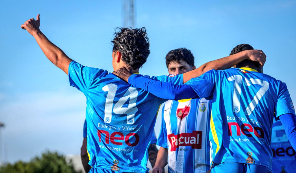 Diegoamartin13's tweet photo. 🟠 FÚTBOL 

⚽ FINAL... de la 2️⃣4️⃣' jornada en el Grupo 8️⃣ de 3️⃣' @rfef (@FCyLF) en el Estadio Juan Carlos Higuero

⚪🔵 @ArandinaCF 2️⃣ (Barroso y Sandro)
🟡⚫ @diocesavila 0️⃣

📊 Resultados 2️⃣4️⃣' jr. Gr. 8️⃣ 3️⃣' @rfef (@FCyLF): https://t.co/kZelSnaOiS

🎦 https://t.co/QxLvd9klfJ https://t.co/B9zqHGpX4X