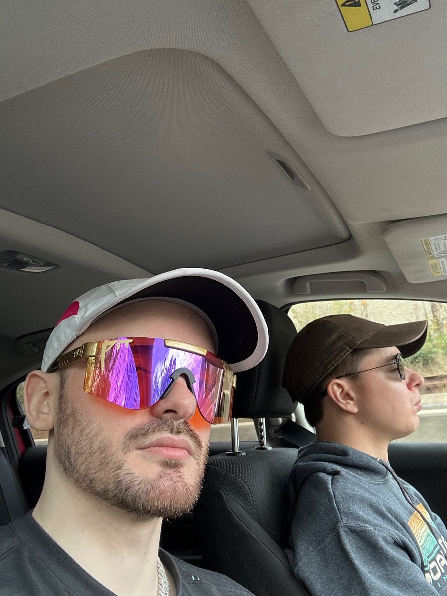carsonloots's tweet photo. Was in stream last night supporting my good friend during his announcement. 

As many have said, you couldn’t pick a person better suited to represent Halo. 

Extremely proud of my boy and excited to see where this chapter leads him. 

A DOOO WAAH https://t.co/tjyVeuBhKL