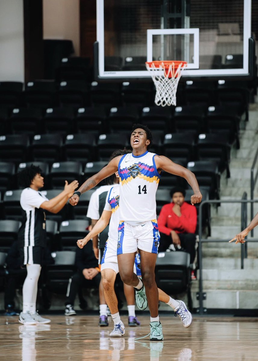 BIG SH🏀TS tweet media