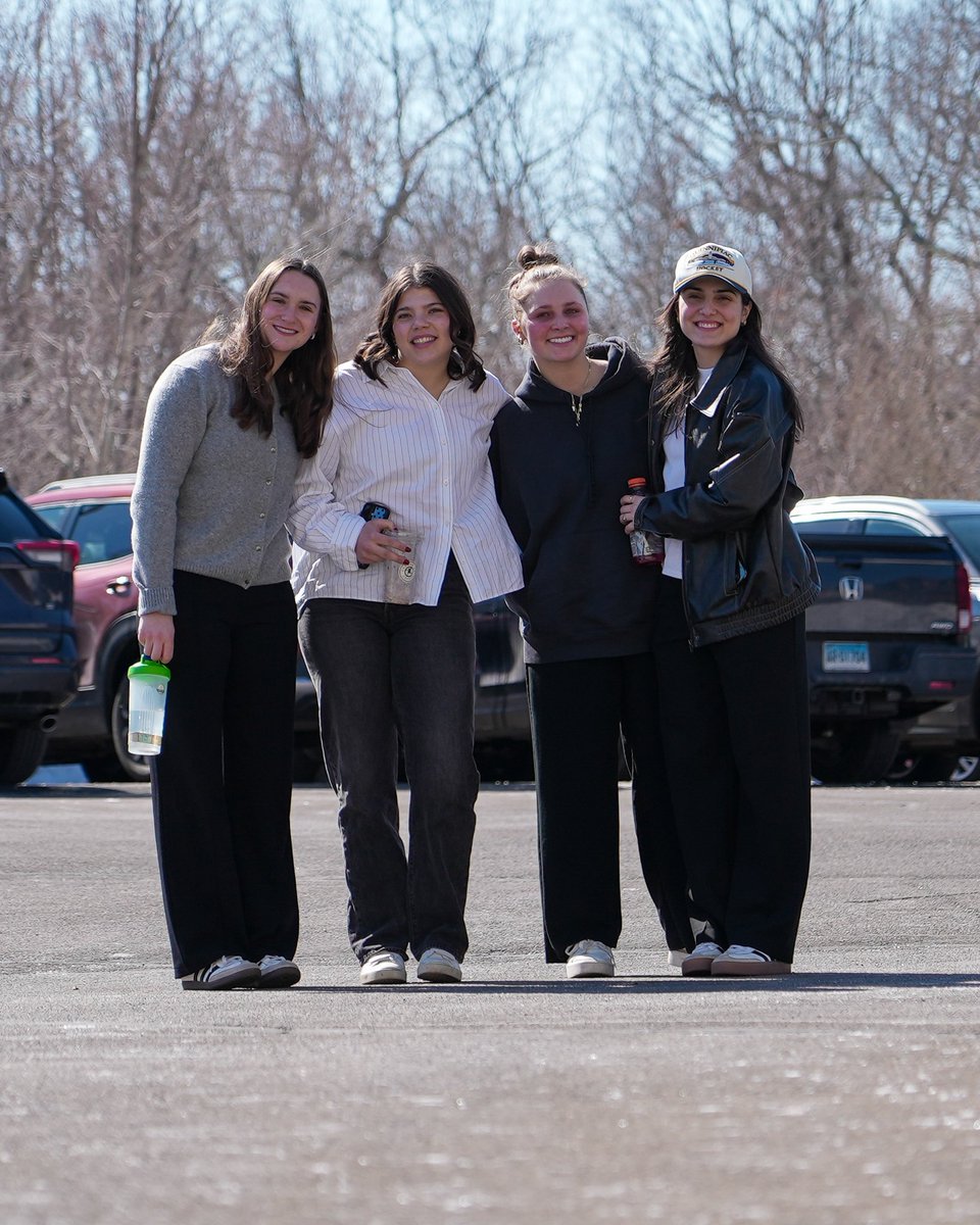 Fitted up per usual 💃

#BobcatNation x #NCAAHockey